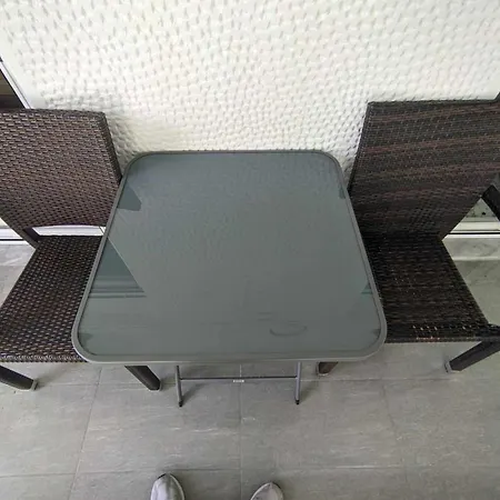 2 Bedroom Traditional 40m From The Sea Appartement *