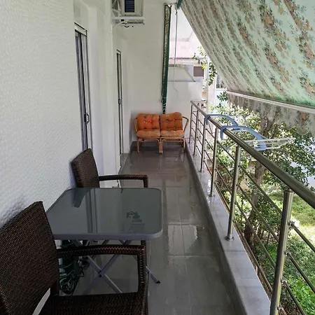2 Bedroom Traditional 40m From The Sea Appartement *